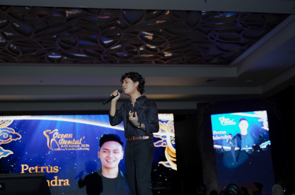 Penampilan hiburan, mulai dari dance performance internal Ocean Dental